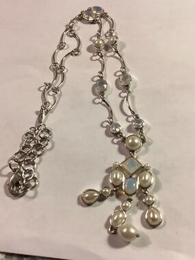 Pearl And crystal necklace